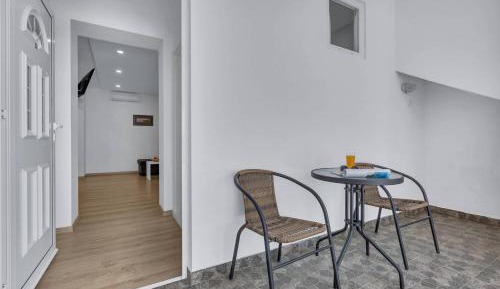 Apartment with Garden View