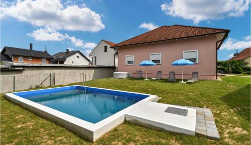 Three-Bedroom Vacation Home 