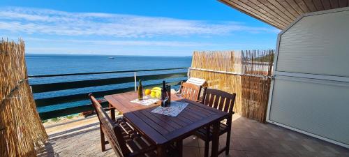 One-Bedroom Apartment with Sea View