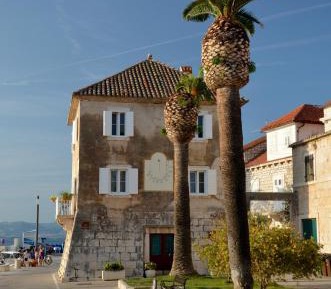 Two-Bedroom Apartment with Sea View