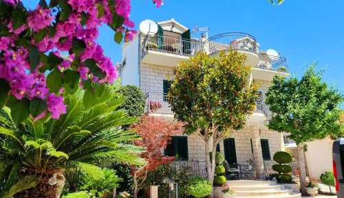 Comfort One-Bedroom Apartment with Balcony and Sea View