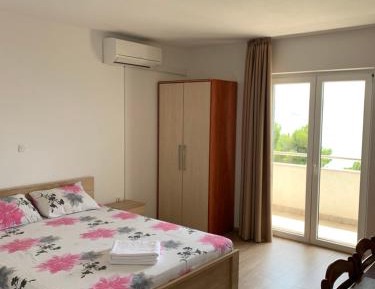 Studio Apartment with Sea View