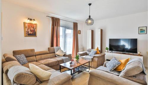 Three-Bedroom Vacation Home 