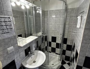 Quadruple Room with Private Bathroom