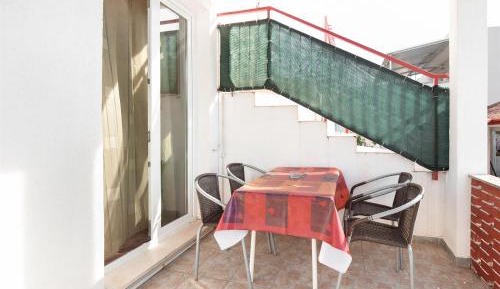 One-Bedroom Apartment with Garden View