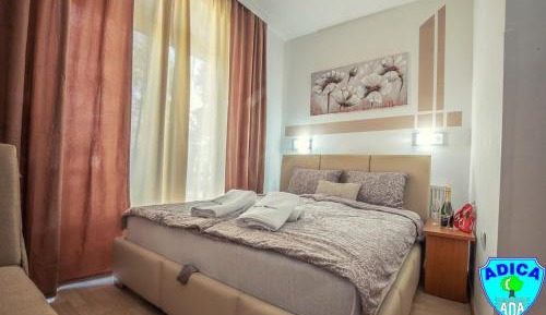 Deluxe Double Room (2 Adults + 1 Child)