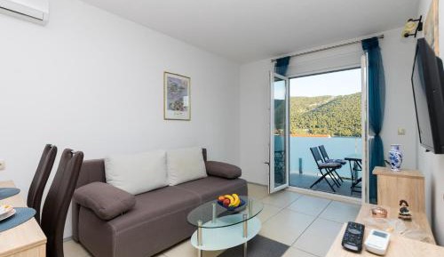 One-Bedroom Apartment with Terrace and Sea View
