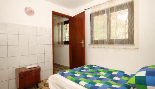 Zero-Bedroom Studio with Terrace