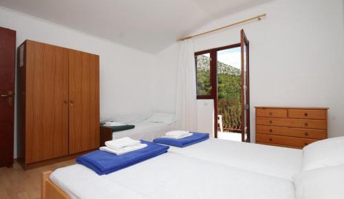 One-Bedroom Apartment with Balcony and Sea View