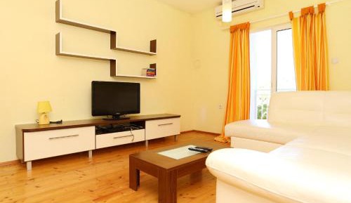 One-Bedroom Apartment with Terrace and Sea View