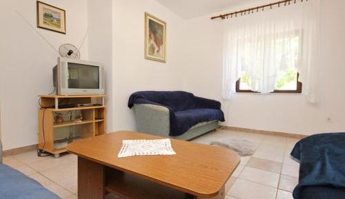 One-Bedroom Apartment with Terrace