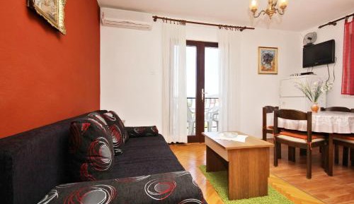 Two-Bedroom Apartment with Balcony and Sea View