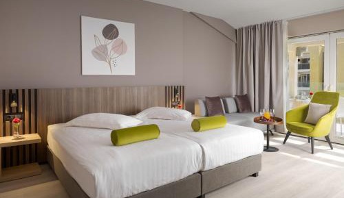 Premium Room with Balcony - Poolside