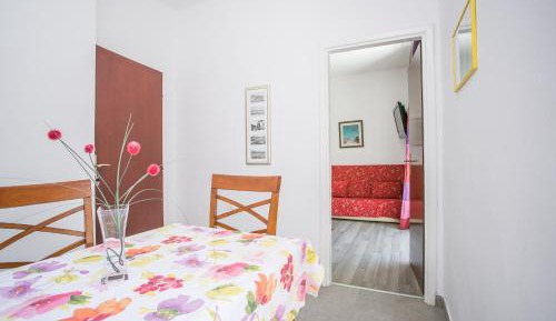 One-Bedroom Apartment with Balcony