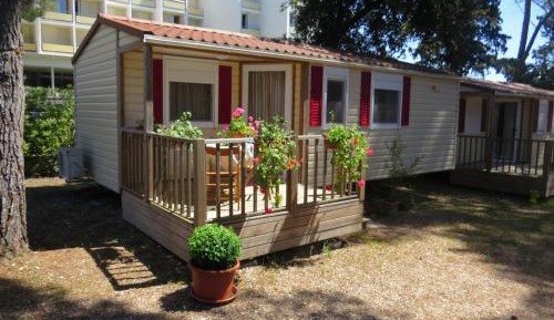 Comfort Two-Bedroom Mobile Home with Terrace