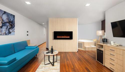 Luxury Suite with Balcony