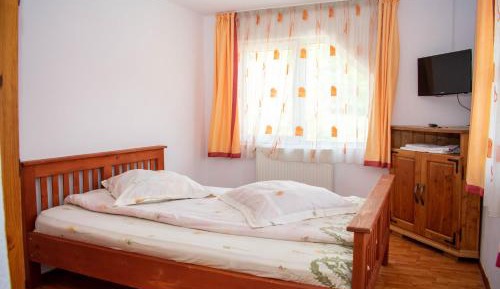 Standard Double Room with Shared Bathroom