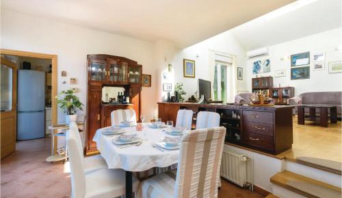 Three-Bedroom Vacation Home 