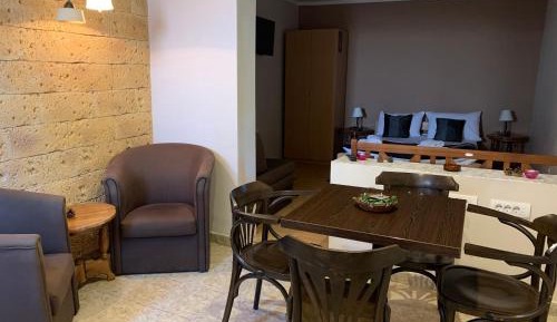 Studio (3 Adults)