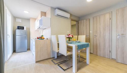 Premium Family Two-Bedroom Mobile Home with Terrace
