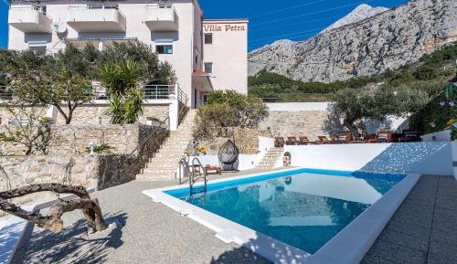 Four-Bedroom Apartment with Terrace and Sea View
