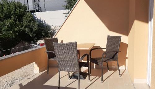 One-Bedroom Apartment with Garden View
