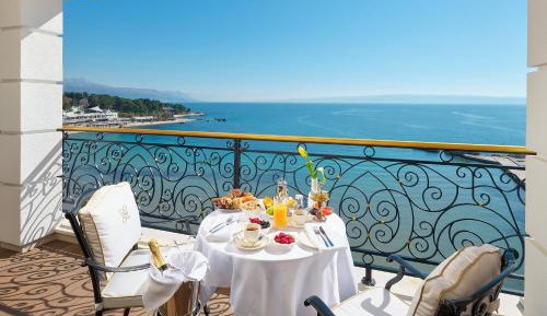 Luxury Suite Sea Front and Outdoor Jacuzzi