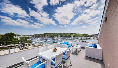 Superior Apartment with Balcony and Sea View
