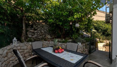 Apartment with Garden View