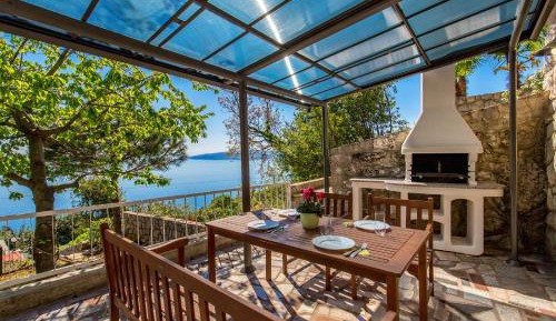 Studio Apartment with Sea View