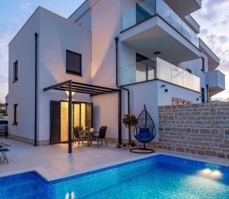 Apartment with Terrace and Private Pool