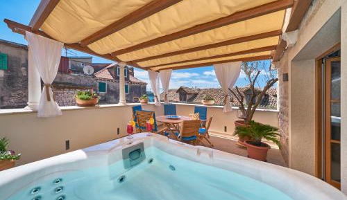 Deluxe Apartment with Terrace