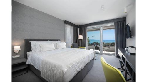 Deluxe Double Room with Balcony and Sea View