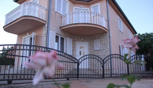 One-Bedroom Apartment with Terrace - Ground Floor