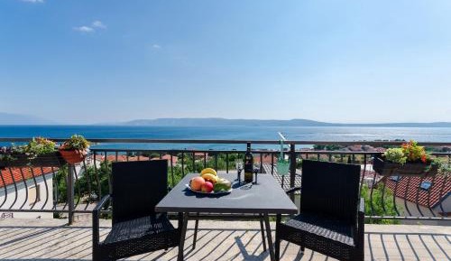 One-Bedroom Apartment with Terrace
