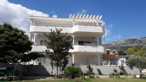 Three-Bedroom Apartment with Balcony and Sea View