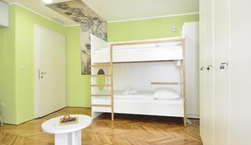 Bed in 8-Bed Mixed Dormitory Room