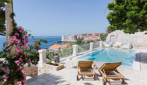  Five-Bedroom Villa with Swimming Pool and Sea View