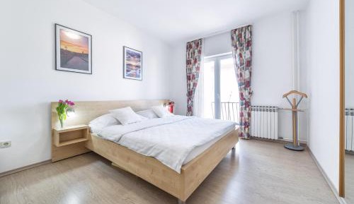 One-Bedroom Apartment with Balcony and Partial Sea View (3 Adults)