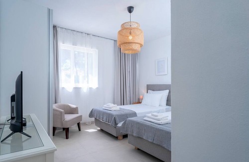 Zavala Apartment | Three bedroom apartment near beach Zavala, Hvar (A-19940-a)
