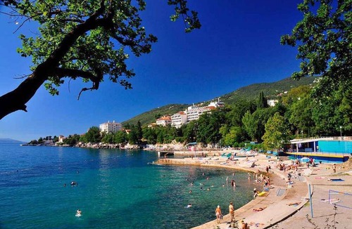 Ika Apartment | Holiday apartment with sea view and air conditioning