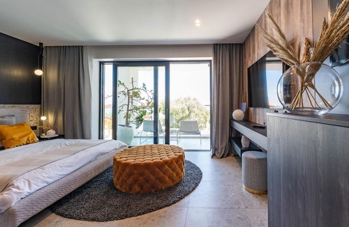 Tkon House | Look forward to this dreamlike villa with sea view, which leaves nothing to be desired!