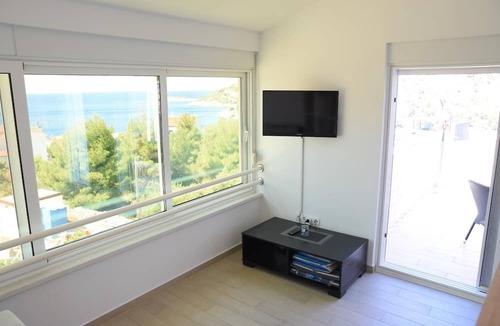 Razanj House | Flat with terrace and stunning sea views
