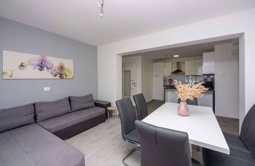 Dramalj Apartment | Holiday apartment with air conditioning and terrace with garden furniture
