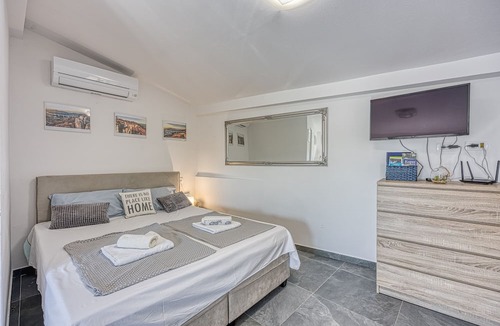 Crni Kal Apartment | Honeymoon Suite Črni Kal