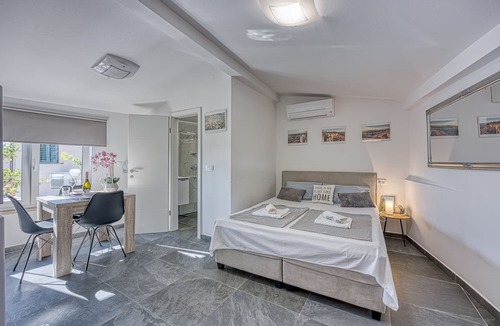 Crni Kal Apartment | Honeymoon Suite Črni Kal