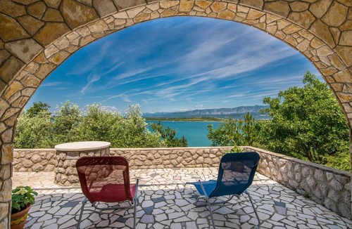 Klimno Apartment | Flat "Biserka" with a view of the water