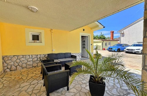 Polje House | Top flat - pets welcome