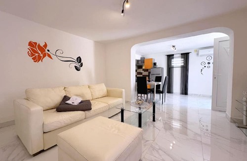 Polje Apartment | Top flat - pets welcome