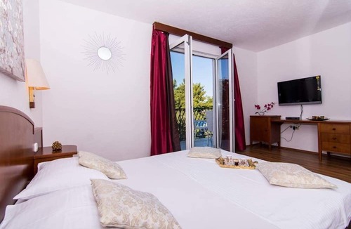 Okrug Donji Apartment | Sandra - Quiet & Close to the Beach - A6